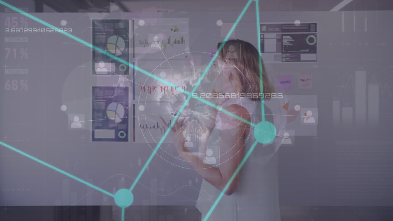 animación de la red global de procesamiento de datos sobre mujeres de negocios caucásicas que usan el teléfono en la oficina