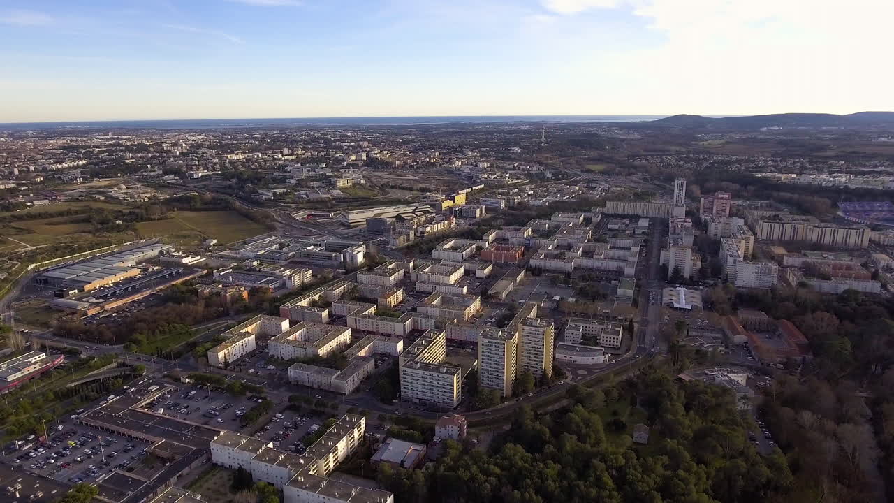 gran vista aérea sobre los edificios del área residencial del vecindario de la paillade.