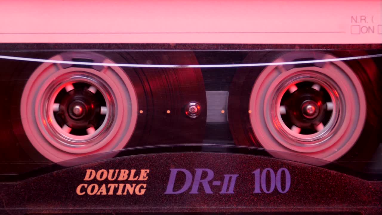 플레이어에 있는 오디오 카세트. 클로즈업