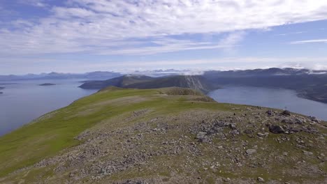 Luftaufnahme-Der-Berge-Und-Fjorde-In-Norwegen