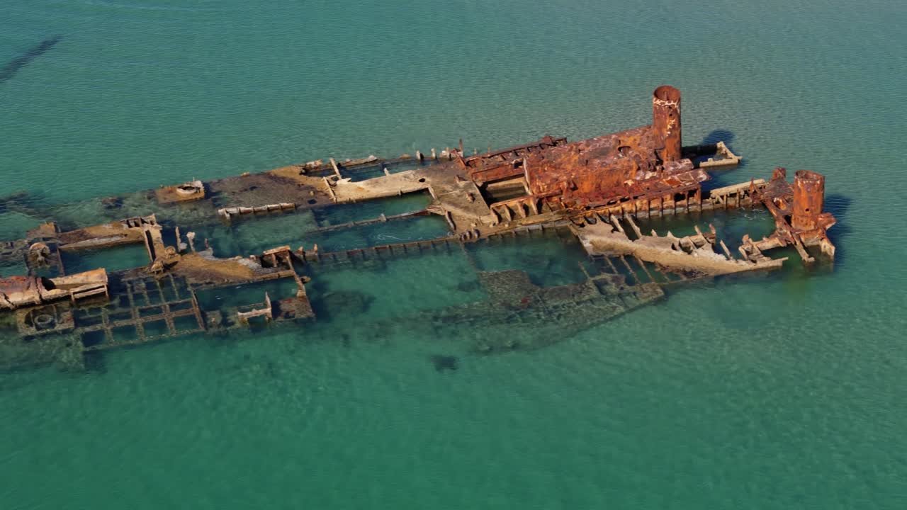 에파노미 에 있는 배 붕괴물 의 면