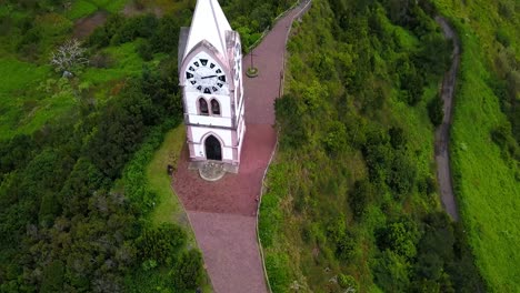 Vista-Aérea-De-La-Capilla-De-Nuestra-Señora-De-Fatima-En-Sao-Vicente,-Madeira,-Portugal