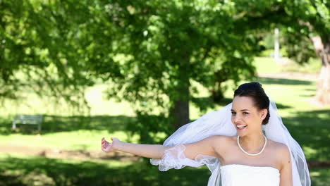 Beautiful-bride-throwing-her-bouquet