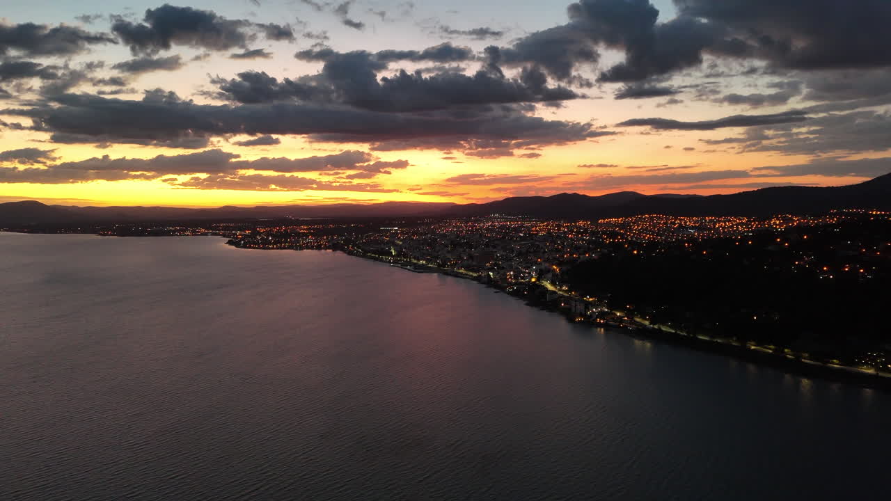 взгляд с воздуха на восход солнца в барилоче, аргентина