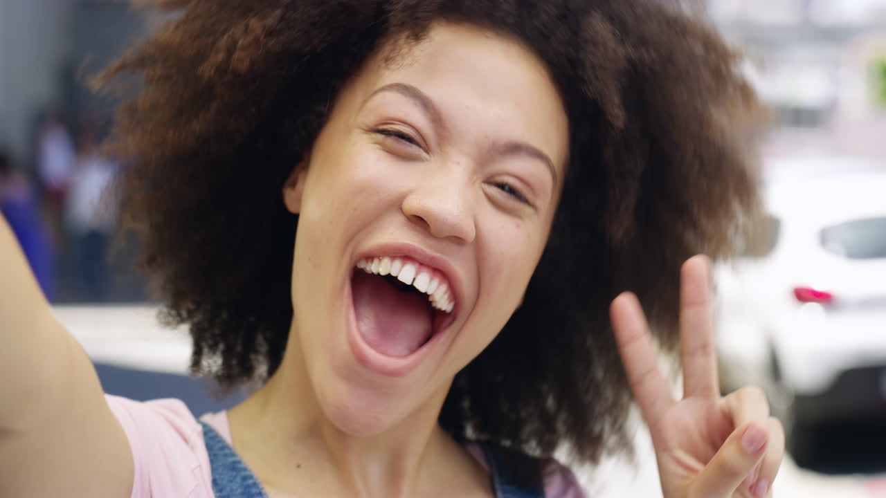 nada más que paz y amor aquí afuera