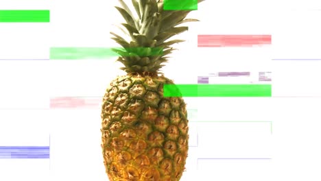 vista frontal de una piña girando sobre sí misma