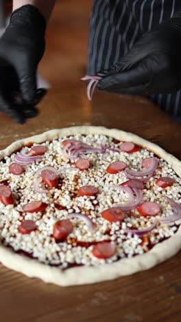 preparando una deliciosa pizza