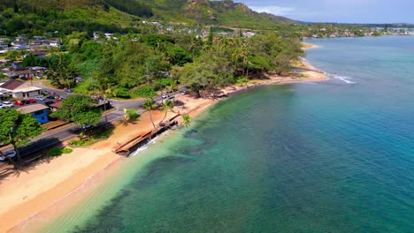 Coastal-Town-Road-In-Oahu's-Southeast-Coast-In-Honolulu,-Hawaii,-United-States