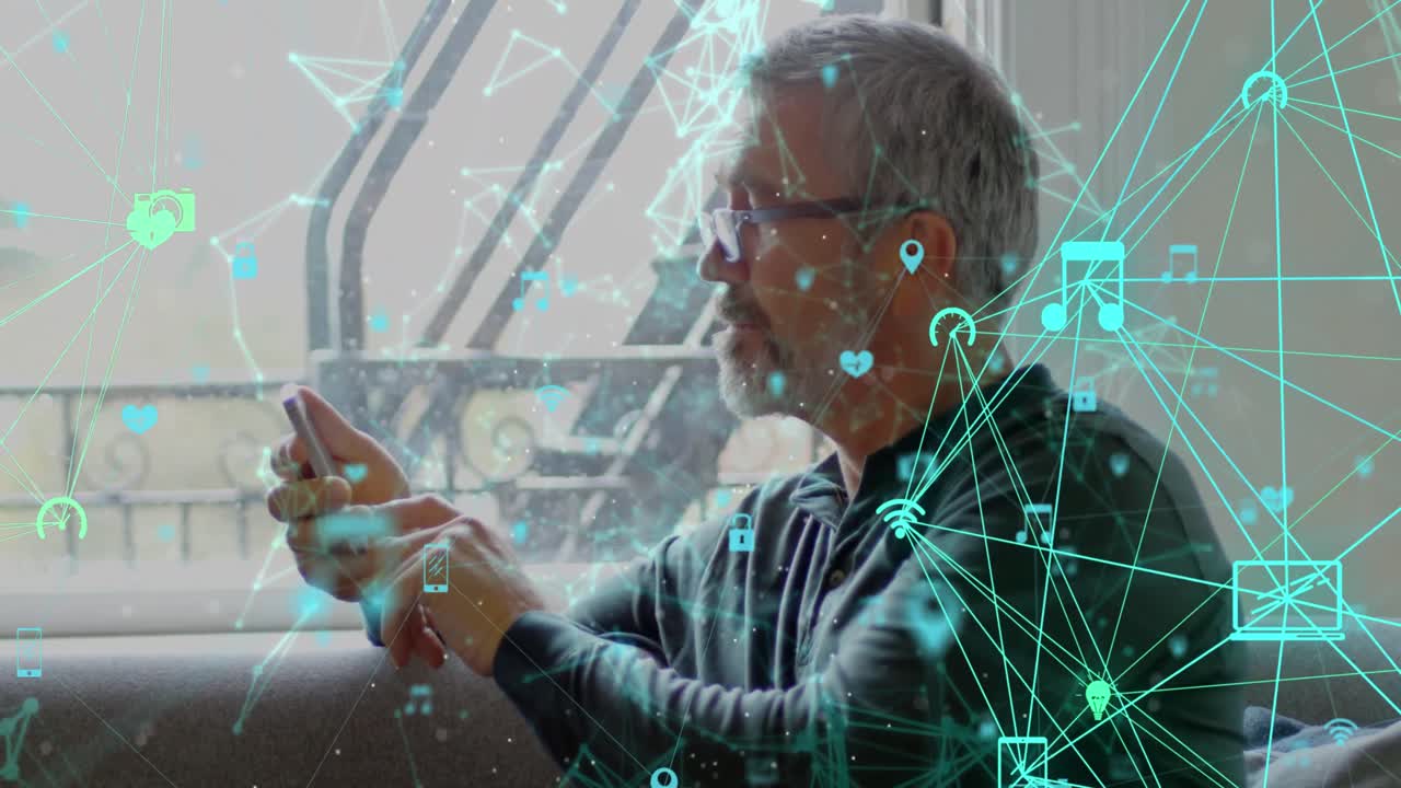 animación de una red de iconos digitales sobre el hombre utilizando un teléfono inteligente