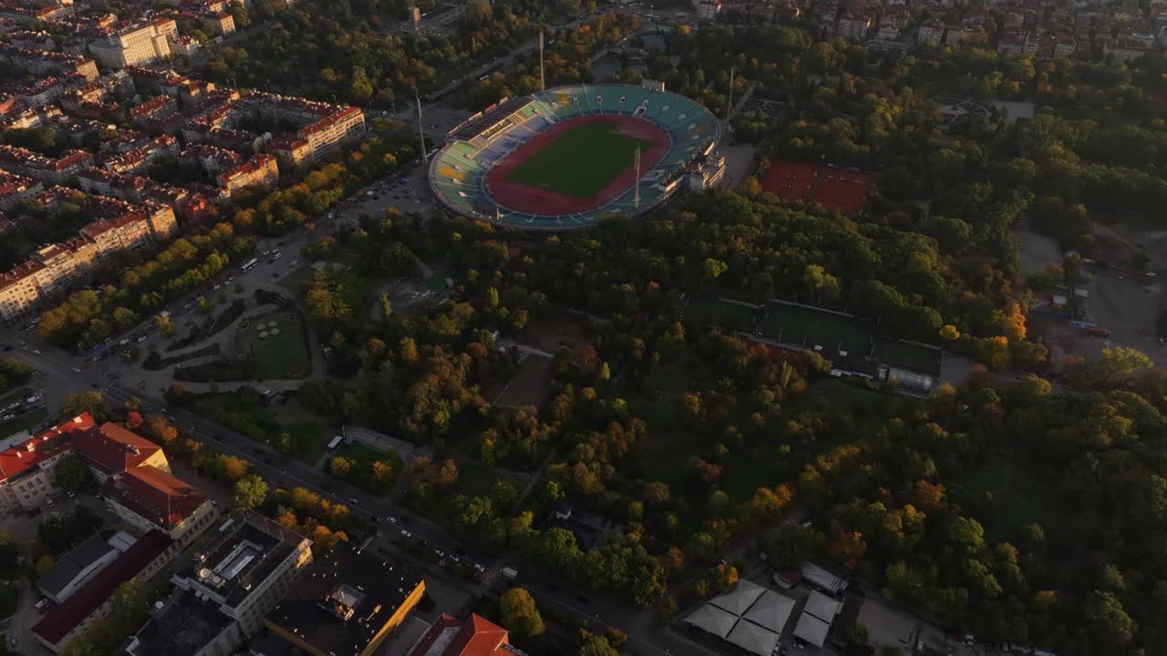 Lo Stadio Vasil Levski si staglia nella luce del mattino con uno sfondo suggestivo, Bulgaria