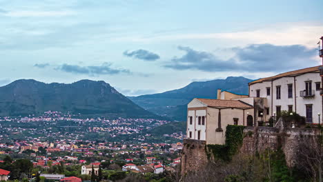 casa italiana en la ladera de la colina: belvedere di monte pellegrino timelapse