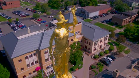 Lady-justice-a-gold-statue-on-top-of-the-Beautiful-Ontario-County-Courthouse-in-Canandaigua,-New-York-near-Canandaigua-Lake