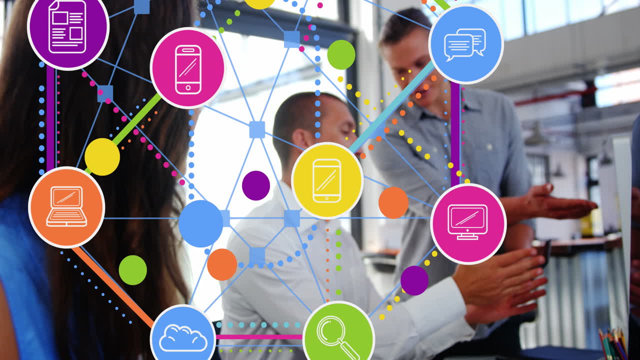 animación de iconos conectados multicolores sobre una mujer diversa mirando a sus compañeros de trabajo en la oficina