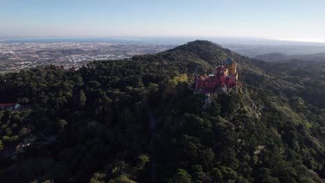 Parque-Y-Palacio-Nacional-De-Pena-En-Sintra,-Portugal