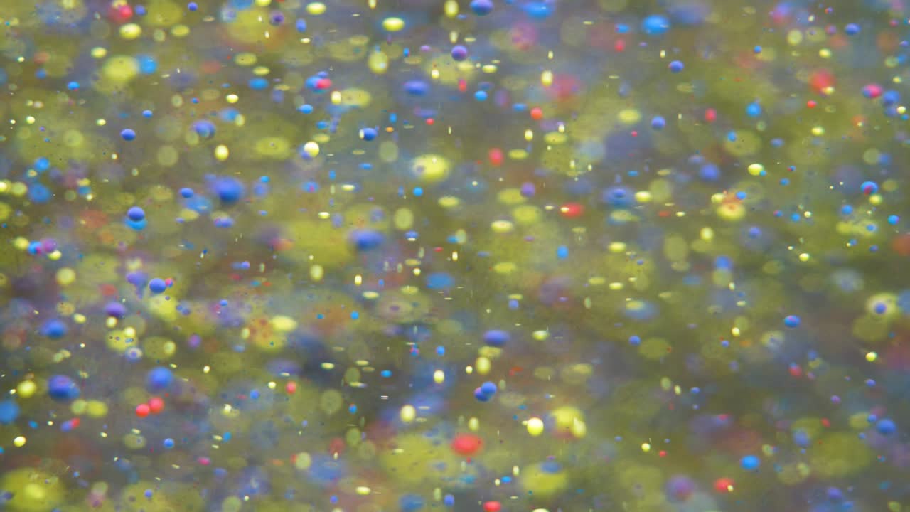 느린 움직임 밝은 색상 거품 오일 아름다운 페인트 우주 색상 움직이는 다채로운 클로즈업 아크릴 페인트 환상적인 표면 추상적인 다채로운 페인트 변형 구조 다채로운 거품