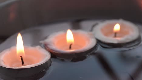 Candles-floating-in-water