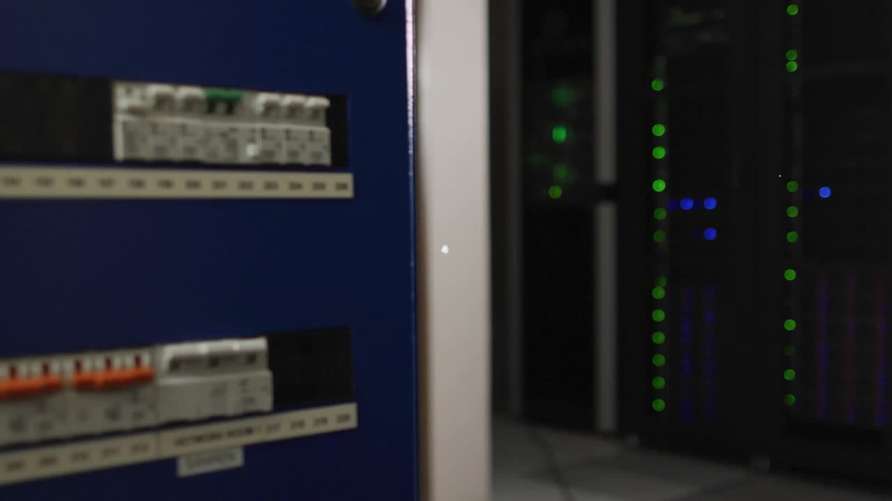 White avatar appearing, animated network overlay expanding, connecting avatars to show team links