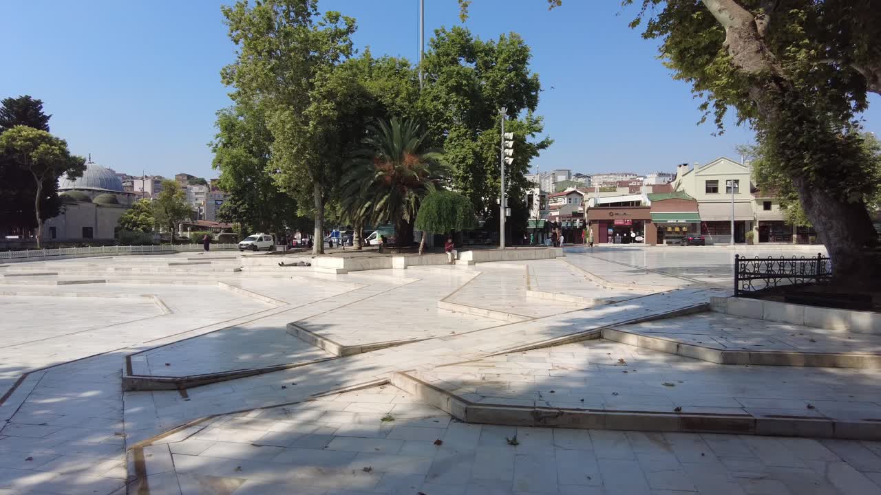 Piazza urbana in una città turca