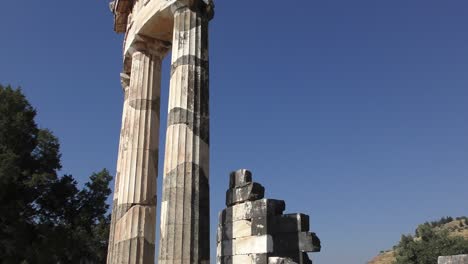 athena pronaia temple in ancient delphi