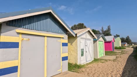 cajas de playa coloridas a lo largo de la península de mornington