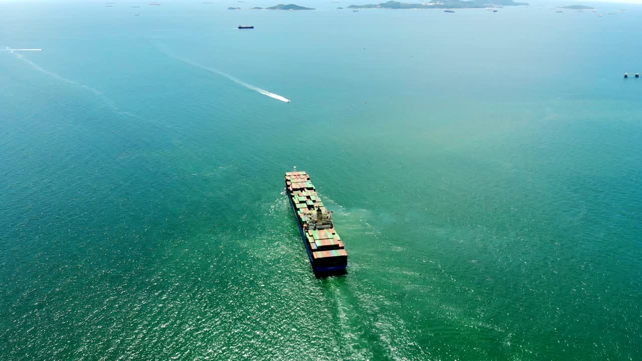 태국에서 싱가포르, 홍콩 및 말레이시아로 운송되는 화물은 중요한 국제 무역, 수송 및 물류 개념입니다.