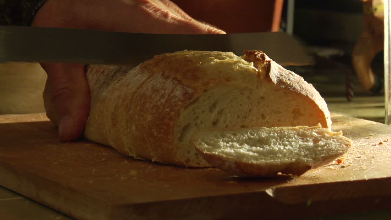 손 슬라이스 빵 덩어리 1