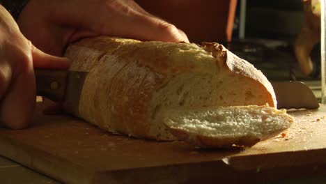 manos rebanada hogazas de pan 1