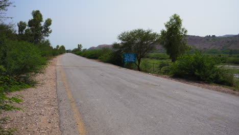 una vista panorámica de un antiguo camino en el punjab, pakistán