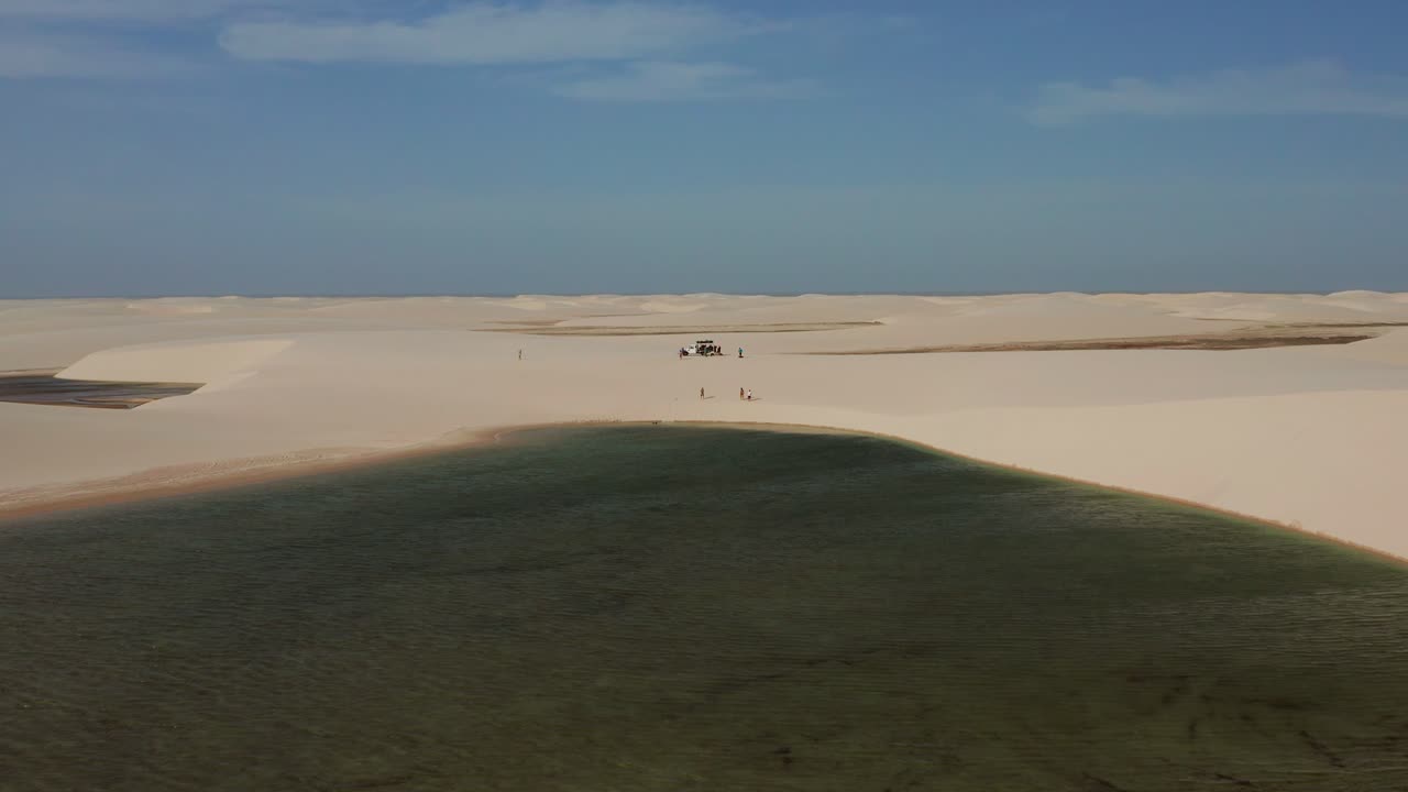 antena: kitesurf en las dunas de lencois maranhenses, norte de brasil