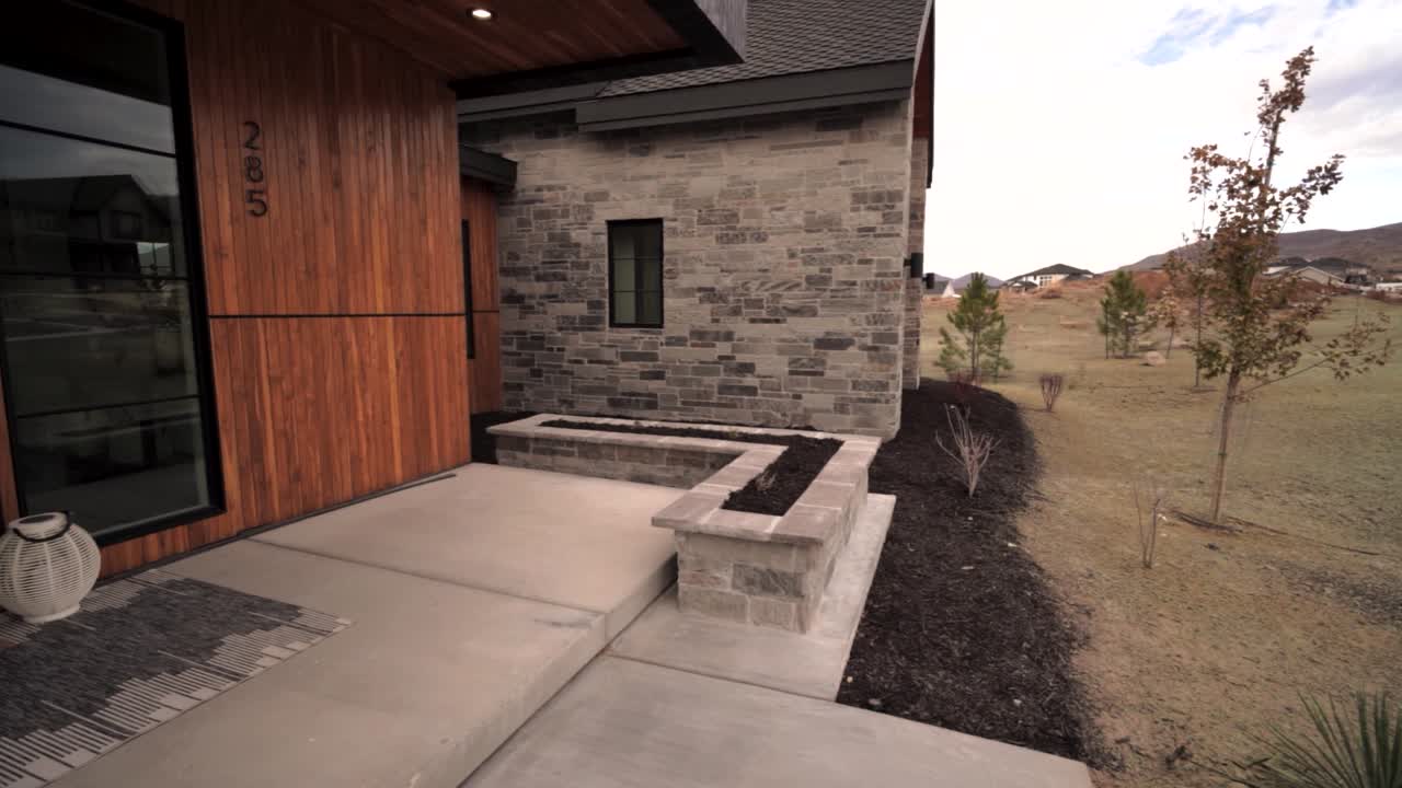 porche delantero y revelación de panos de una casa de diseño personalizado