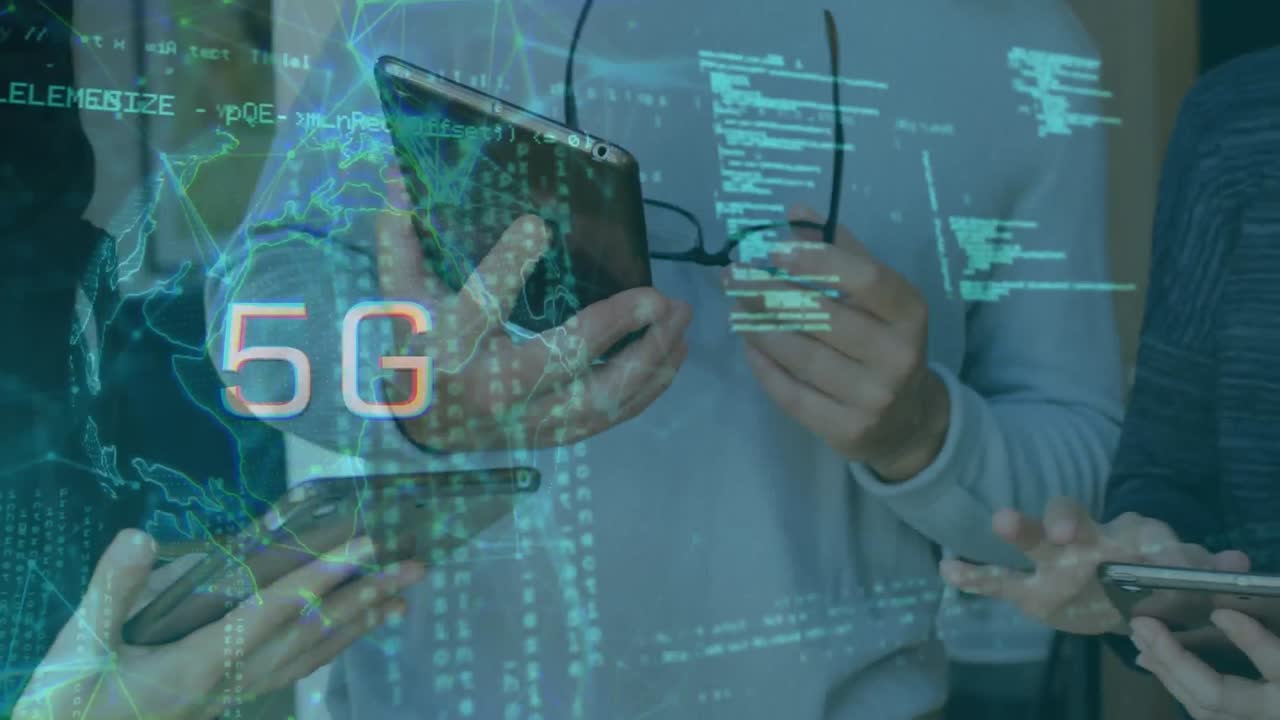 5g 텍스트, 지구, 컴퓨터 언어, 사무실에서 토론하는 다양한 동료의 중간 섹션의 애니메이션