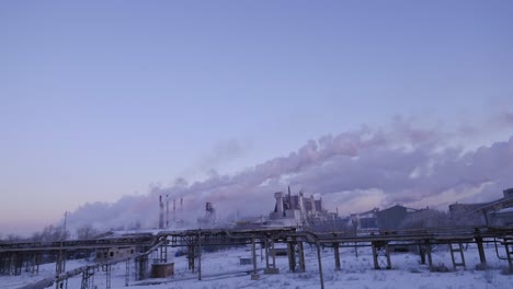 planta industrial en invierno