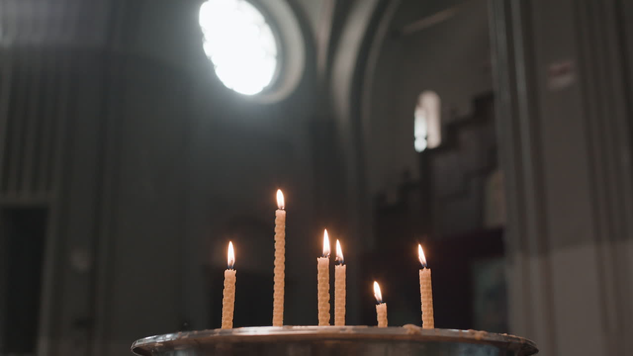 свечи в церкви