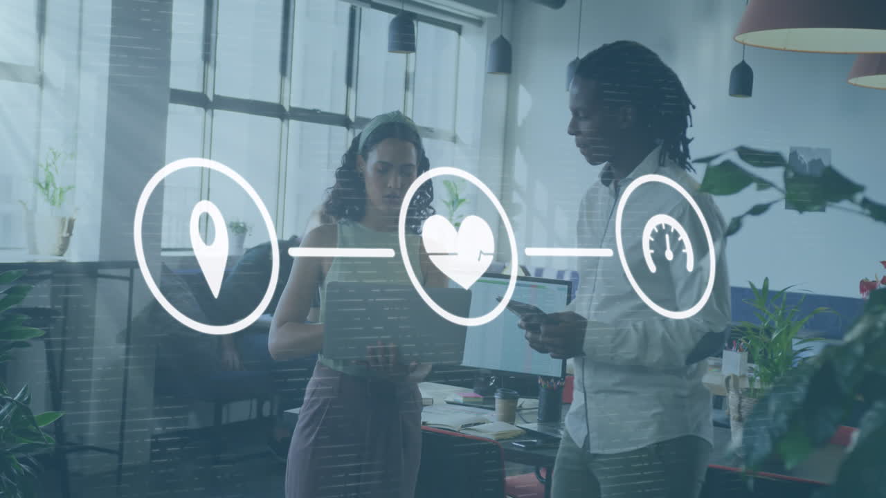 animación de una red de iconos digitales sobre un hombre y una mujer diversos discutiendo sobre una computadora portátil en la oficina