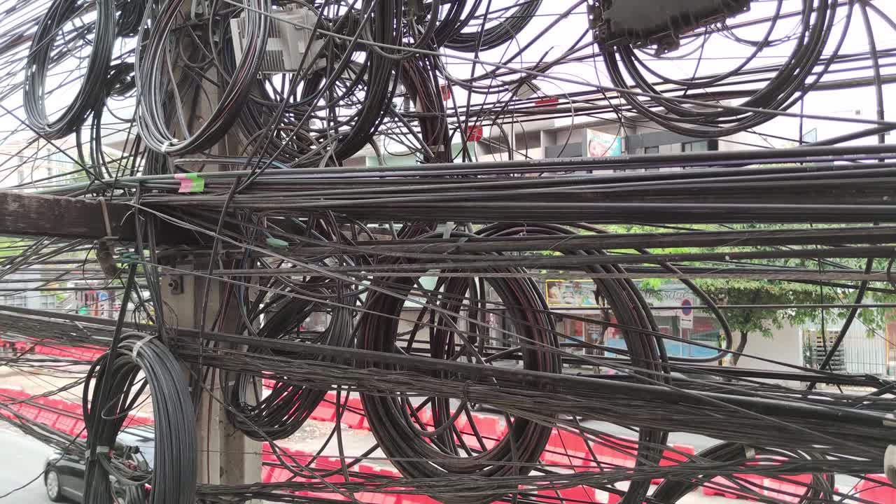 전주에 케이블 엉킴, 클로즈업, 실외-2