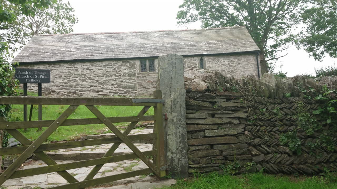 la capilla de san piran es una larga construcción en trethevy, en la parroquia anglicana de tintagel en cornualles, reino unido