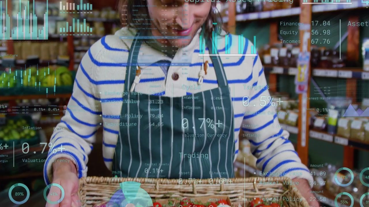 Vendedor revisando una cesta de mimbre con productos en una tienda, vistiendo un suéter y un delantal verde, con análisis de datos.