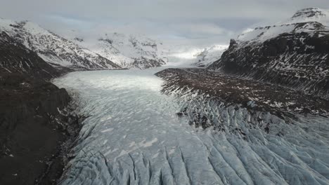 Breathtaking-view-of-Vatnajokull-glacier-and-snowy-mountain-range-in-Iceland