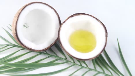aceite de coco y coco fresco