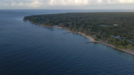 Thick-Verdure-Of-Amity-Point,-Facing-The-Blue-Waters-Of-North-Stradbroke-Island,-Near-The-Flying-Fox-Creek-In-Queensland,-Australia