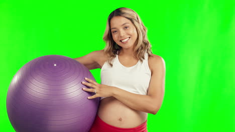 fuerte, pelota de ejercicio y mujer embarazada en verde