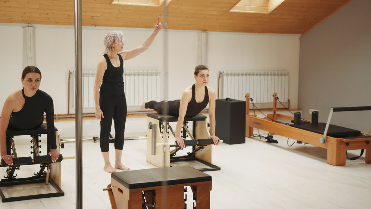 강사 와 함께 하는 필라테스 수업