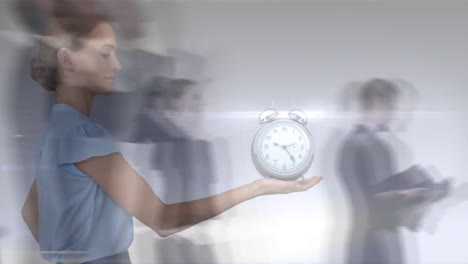 animación de reloj de despertador sobre hombres de negocios en movimiento rápido