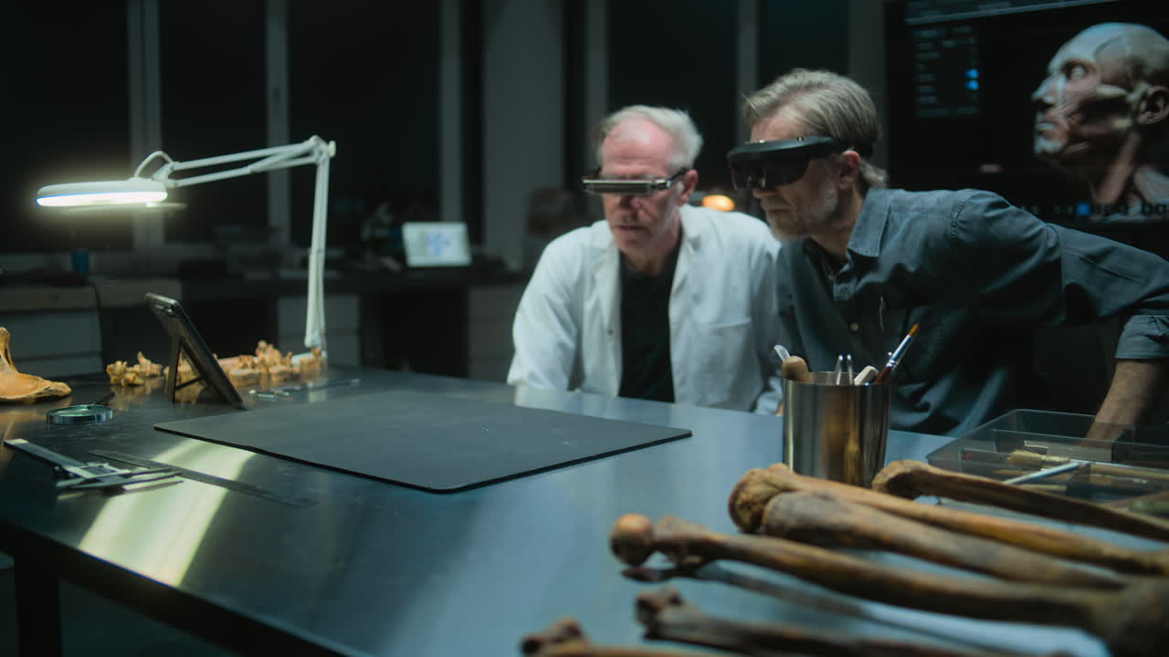 ученые анализируют древние кости с помощью технологии vr