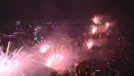 Coreografía-De-Fuegos-Artificiales-Durante-La-Exhibición-De-Celebración-Del-Año-Nuevo-De-Hong-Kong