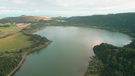 Miradouro-pico-do-ferro,-furnas,-azores,-portugal,-with-lush-green-hills-and-calm-water,-aerial-view