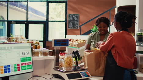 retailer using scale to weight bulk products at cash register