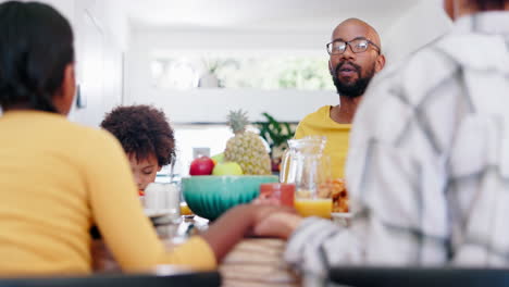 home, breakfast and family praying with kids
