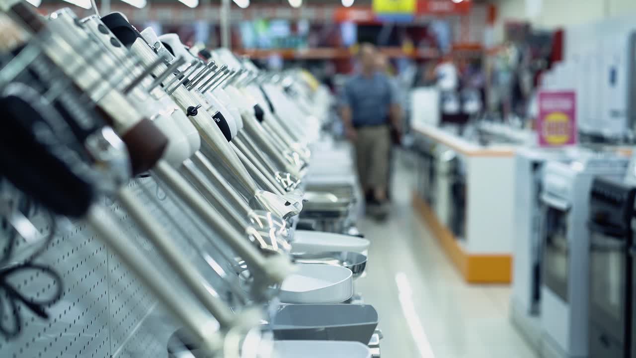 People stroll in the department of consumer electronics 2