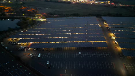 Estacionamiento-De-Energía-Renovable-Para-Granjas,-Estacionamiento-Con-Paneles-Solares.